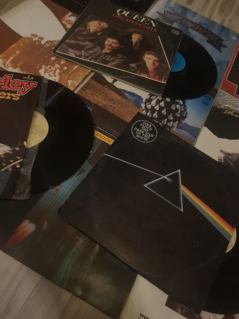 pink floyd, queen, bob marley, led zeppelin, bon jovi, black sabbath, depeche mode Bon Jovi Vinyl, Rock Fan Aesthetic, Black Sabbath Aesthetic, Bon Jovi Aesthetic, Led Zeppelin Aesthetic, Queen Band Aesthetic, Queen Aesthetic Band, Pink Floyd Aesthetic, Pink Floyd Girl