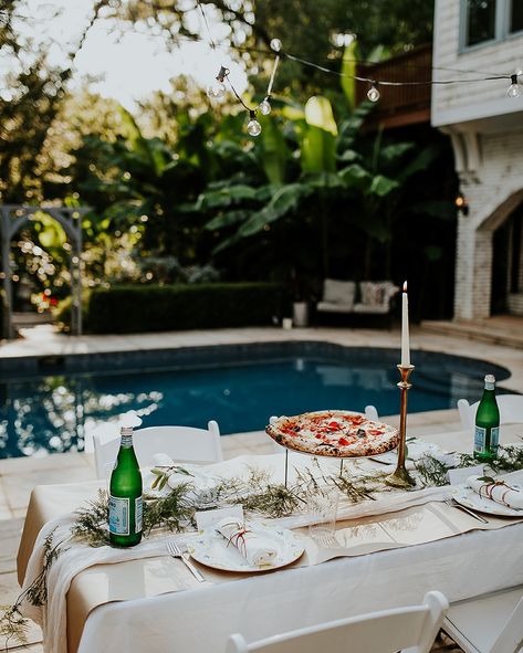 my all-time favorite dinner party 🥂🍕✨ 📸: @atalieannphoto Dinner By The Pool, Diner Table, Favorite Dinner, 40th Birthday Parties, Fancy Dinner, Bachelorette Weekend, July 16, Rehearsal Dinner, Rehearsal Dinners