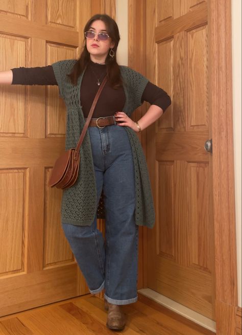 Timeless Outfits Plus Size, Cold Spring Outfit Midsize, Fall Outfit Plus Size 2023, Large Woman Outfits, Jumpsuit Outfit Midsize, Midsize Indie Fashion, Mom Vibes Outfit, 2023 Casual Fall Outfits, Size 40 Outfits