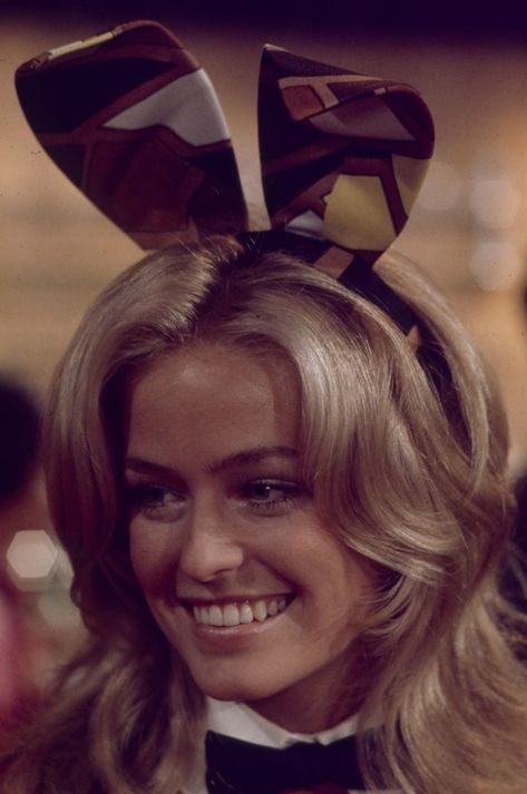 Farrah Fawcett Appearing In 'The Feminist and the Fuzz' Farrah Fawcett 70s, Farrah Fawcet, Female Detective, Kate Jackson, Cheryl Ladd, Blonde Curls, Farrah Fawcett, People's Choice Awards, Iconic Women