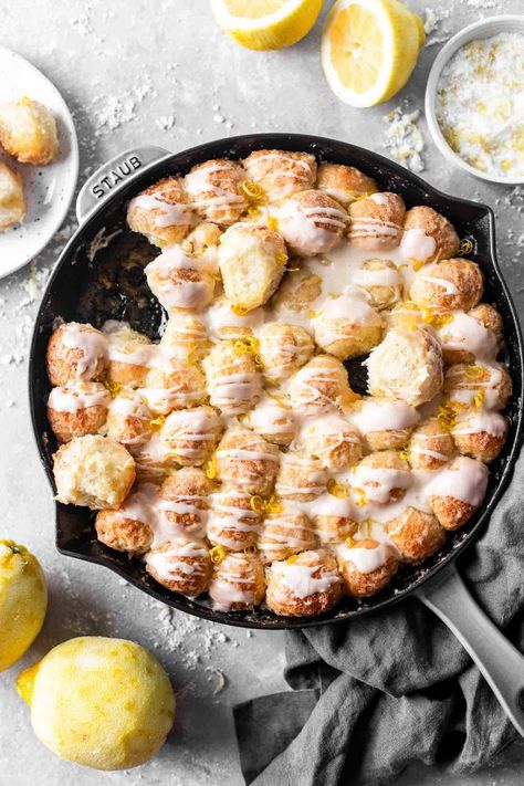 Lemon Monkey Bread - Eats Delightful Lemon Monkey Bread, Lemon Poppy Seed Cupcakes, Sunday Sweets, Blueberry Milkshake, Monkey Bread Muffins, Lemon Curd Cake, Lemon Brownies, Kneading Dough, Homemade Dough