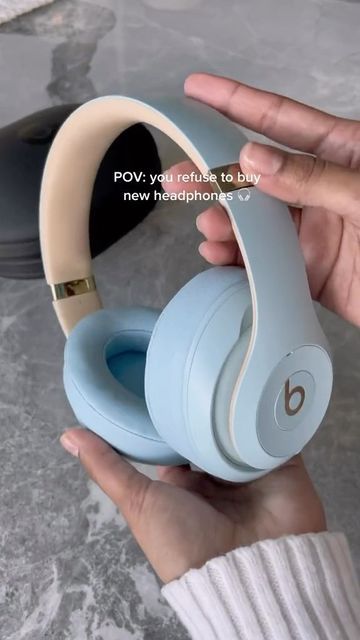 moofin’s studygram 🤍 on Instagram: "I refuse to start the year off with these busted up headphones 😩 I’ve owned these headphones for 3 years now and this happened due to me cleaning my headphones without drying them. Always make sure to dry them! 🤍 Replacement pads from Amazon (linked in my Amazon storefront) Headphones: Beats studio 3 in crystal blue" Beats Over Ear Headphones, Beats Outfit Headphone, Good Cheap Headphones, Silver Beats Headphones Outfit, Beats By Dre Headphones Aesthetic, Outfits With Beats Headphones, Headphones Aesthetic Beats, Beats Studio 3 Outfit, Cute Wireless Headphones