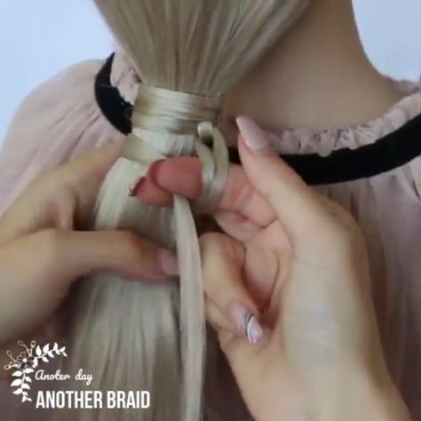 To Dye For on Instagram: “Feel like a queen with this Chinese ladder braid! 🌟 By @another_braid Follow @todyeforofficial for more 💕 . . #hairtip #hairdresser…” Ladder Braid Tutorial, Chinese Staircase Braid, Chinese Ladder Braid, Pullthroughbraid Tutorial, How Ro Do A French Braid Step By Step, Ladder Braid, Braid Tutorial, Braided Updo, Braided Ponytail