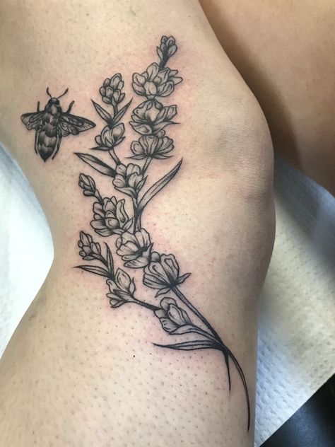 Bees knees tattoo #sunflowertattoos #tattooideas Bees Knees Tattoo, Knees Tattoo, Knee Tattoos, Lavender Tattoo, Sunflower Tattoos, Leg Tattoos Women, Lucky 13, Knee Tattoo, Bee Tattoo