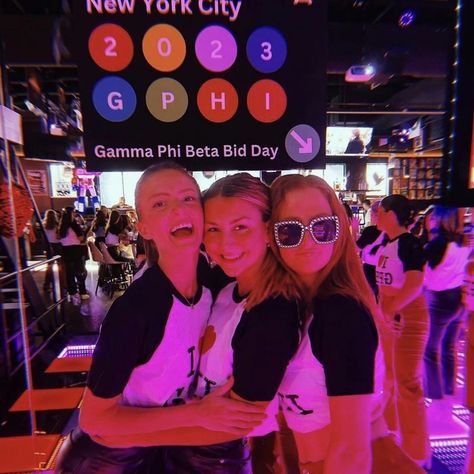 New York Sorority Theme, Nyc Bid Day Theme, New York Bid Day Theme, Nyc Party, Sorority Themes, Recruitment Themes, New York Theme, Play Your Cards Right, Tri Sigma