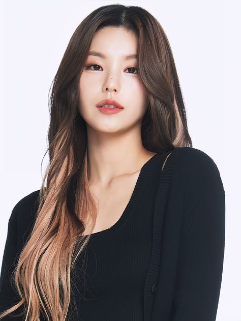 Yeji Id Photo, Itzy Id Photo, Yeji Itzy Photoshoot, Yeji Photoshoot, Adventure Music, Kpop Rappers, Music Instagram, Hwang Yeji, Itzy Yeji