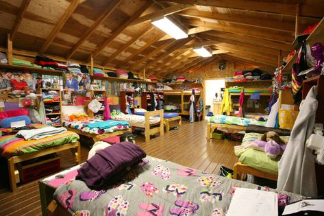 Summer Camp Buildings, Summer Camp Counselor Aesthetic, Camp Counselor Aesthetic, Camping Life Hacks, 2024 Manifesting, American Countryside, Summer Camp Aesthetic, Camp Packing, Overnight Camp