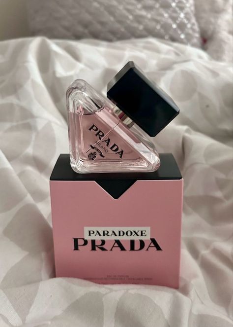 Prada Perfume, Expensive Products, Seductive Perfume, February Ideas, Expensive Perfume, Perfume Body Spray, Perfume Lover, Pink Girly Things, Luxury Perfume