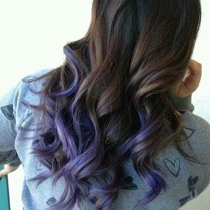 Dark brown and violet ombre Hair With Colored Tips, Brown Hair Trends, Colored Hair Tips, Brown Curly Hair, Hair Color Unique, Bronde Hair, Homecoming Ideas, Brown Hair With Blonde Highlights, Purple Dark