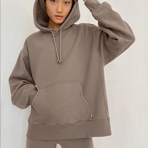 Aritiza TNA airy fleece boyfriend hoodie in stone taupe Aritzia Boyfriend Hoodie, Aritzia Hoodie, Short Hoodie, Boyfriend Hoodie, Stone, Fashion Trends, Fashion Tips, Clothes Design, Clothes