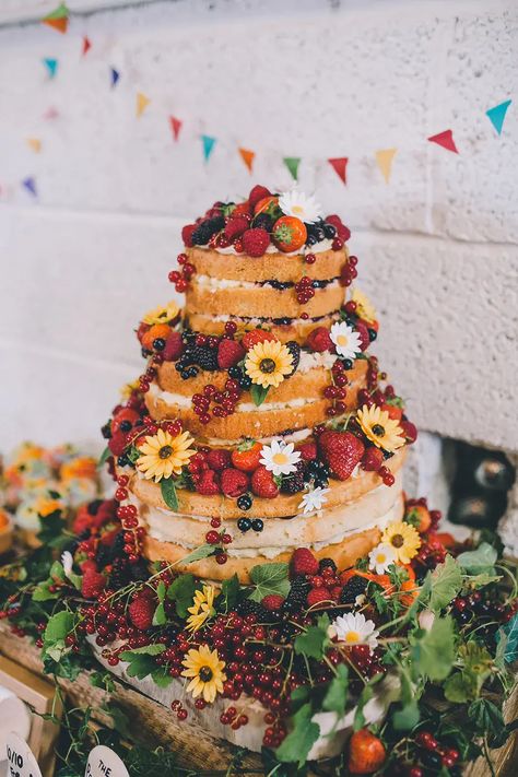 Outdoor Summer Wedding With Colourful Homemade Decor Cake With Fresh Fruit, Retro Wedding Theme, Wedding Color Schemes Summer, Multicolor Wedding, 21st Bday Ideas, Outdoor Summer Wedding, Summer Wedding Cakes, Late Summer Weddings, Bright Color Schemes