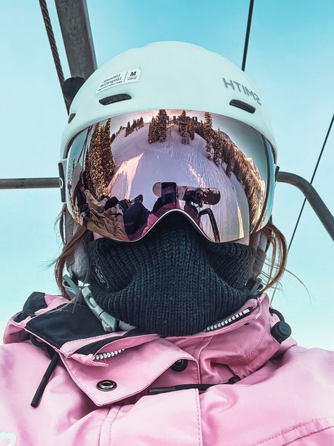 Ski Jacket Pink, Cute Ski Goggles, Pink Ski Outfits For Women, Oakley Ski Goggles, Pink Ski Outfit, Pink Ski Goggles, Snowboarding Tips, Ski Outfit For Women, Snowboarding Aesthetic