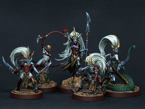 Daughters Of Khaine, Warhammer Dark Elves, Witch Elves, Dark Elves, Warhammer Aos, Warhammer Models, Warhammer Art, Dark Elf, Clone Trooper