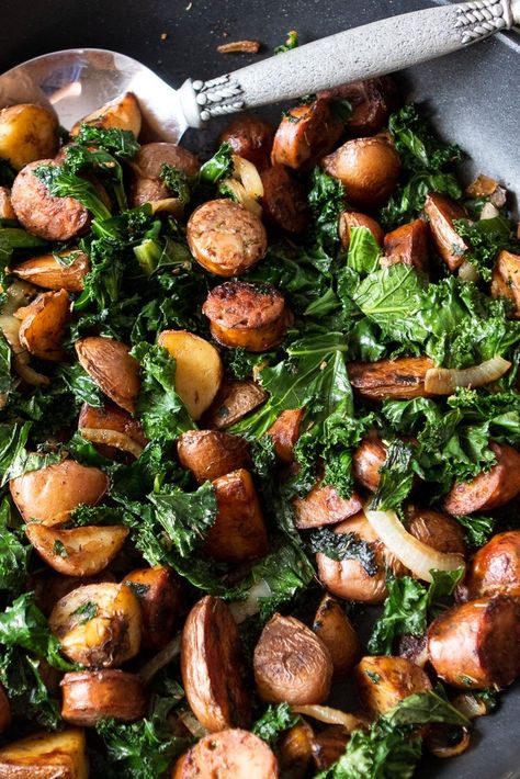 🥰 I love easy dinners and this Sausage, Kale & Potato Skillet is just that…quick, simple to make, one skillet and great flavor!  It doesn’t get much better than that!  The combination of sautéed chicken sausage, crisp potato chunks, onion, garlic and curly kale come together beautifully for a one-pan dinner that’s done in 35 minutes! 🎉🕺 Sausage Kale Potato, Sausage And Potatoes Skillet, Kale Potato, Cooking Red Potatoes, Sautéed Chicken, Curly Kale, Potato Skillet, Sausage Kale, Baked Kale