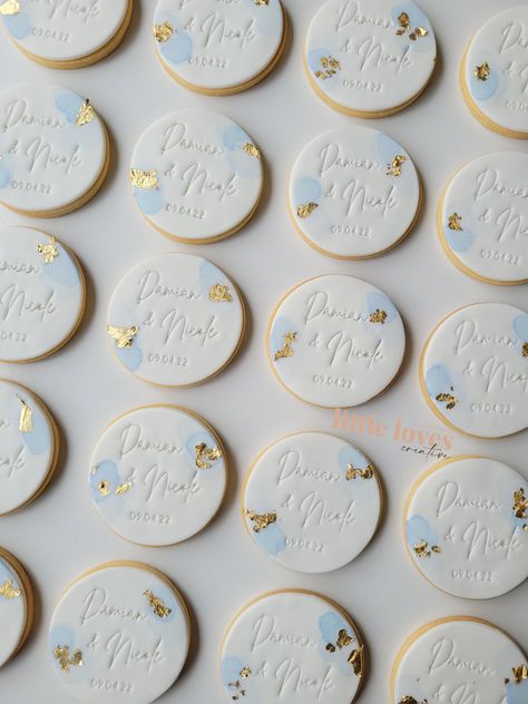 Wedding Favor Biscuits, Wedding Cookies Dusty Blue, Blue Wedding Cookies, Engagement Cookies Ideas, Sugar Cookie Wedding Favors, Biscuit Favours, Wedding Favour Cookies, Custom Wedding Cookies, Engagement Party Brunch