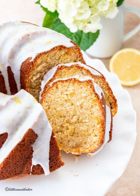 This lemon zucchini cake brings together the zesty brightness of lemon and the subtle sweetness of zucchini in a perfectly moist cake. It's not only a treat for the taste buds but also a feast for the eyes, with its beautiful golden hue and tangy lemon glaze. Lemon Zucchini Cake, Blueberry Zucchini Cake, Zucchini Oatmeal Cookies, Blueberry Zucchini Muffins, Delicious Lemon Cake, Zucchini Cakes Recipe, Easy Zucchini Bread, Zucchini Chocolate Chip Muffins, Lemon Pudding Cake