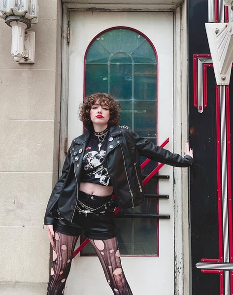 Punk New Years Eve Outfit, Metal Punk Outfit, Punk Outfits Women, Whimsigoth Wardrobe, 80s Goth Fashion, Metal Concert Outfit, Riot Grrrl Fashion, Punk Fashion Women, 80s Fashion Women