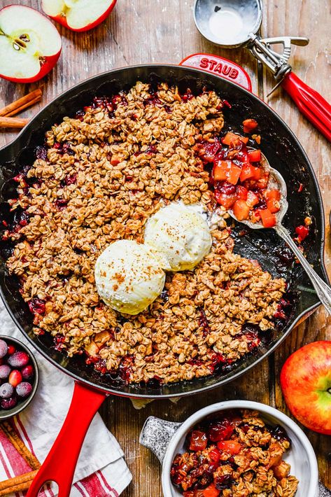 Sweet apples and tart cranberries are topped with a buttery crumble. Make this Apple Cranberry Crisp for your holiday dessert table. Apple Cranberry Dessert, Cranberry Crumble Recipe, Apple Cranberry Crisp Recipe, Cranberry Apple Crumble, Cranberry Crisp, Apple Cranberry Crisp, Holiday Dessert Table, Apple Crisp Topping, Best Apple Crisp Recipe