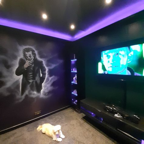 Joker Themed Room, Joker Room Ideas, Joker Bedroom, Paint Wall Mural, Spray Paint Wall, Joker Poster, Joker Pics, Joker Batman, Paint Wall