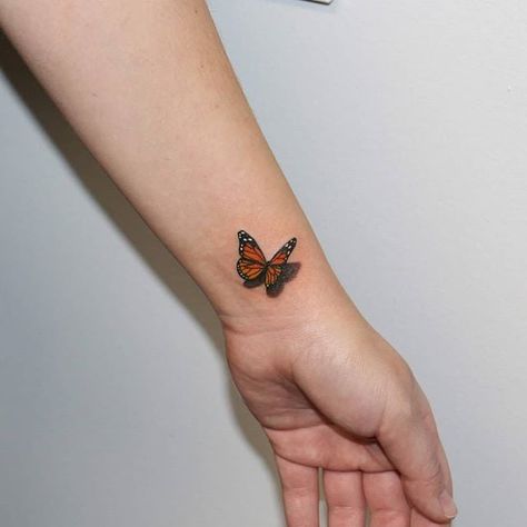 Monarch Butterfly Memorial Tattoo, Butterfly Tattoo 3d Design, Small Orange Butterfly Tattoo, Monarch Butterfly Hand Tattoo, Red Admiral Butterfly Tattoo, Fine Line Monarch Butterfly Tattoo, Moving Butterfly Tattoo, Small Monarch Butterfly Tattoo, Butterfly Tattoo Monarch