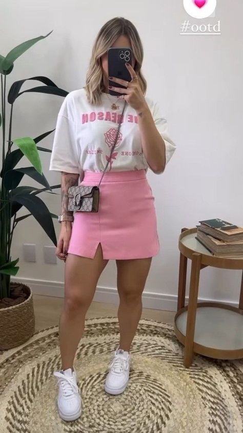 Outfit Short Rosa, Pink Skirt Aesthetic, Outfit Verano 2023, Mini Skirt And Sneakers Outfit, Feminine Spring Outfits, Pink Spring Outfits, Summer Office Looks, Looks Com Short, Look Shein