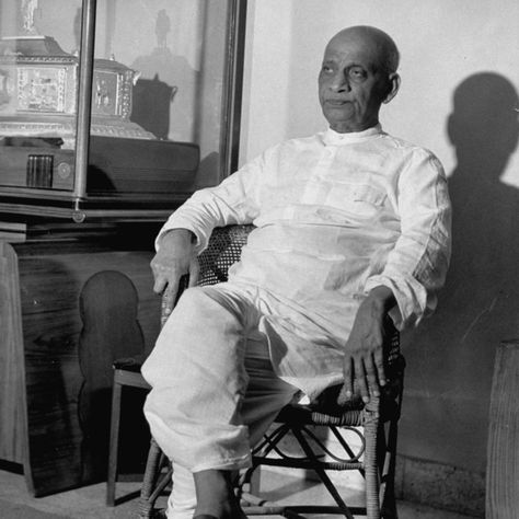 Vallabhbhai J. Patel Sardar Vallabhbhai Patel Photo, Nehru Shirt, Sardar Vallabhbhai Patel, Statue Of Unity, Sardar Patel, Indian Freedom Fighters, Margaret Bourke White, Indian Legends, Rajiv Gandhi