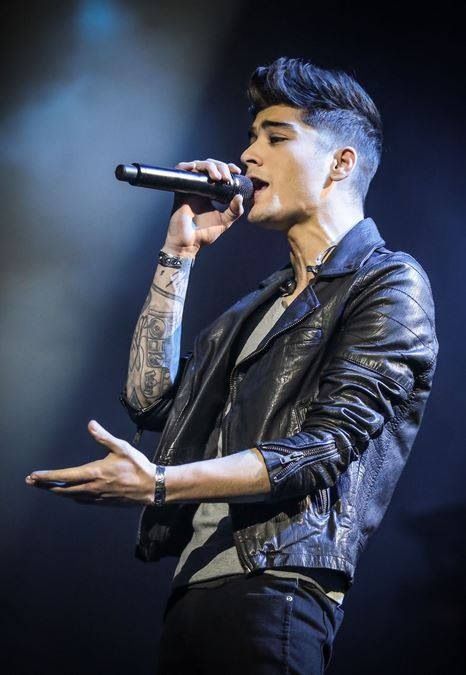 . Zayn Malik Singing, Zayn Mlik, Singing Pictures, Eric Smith, Zany Malik, Zayn Malik Style, Zayn Malik Photos, Zayn Malik Pics, One Direction Pictures