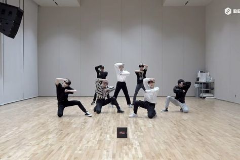 Enhypen Dance Practice, Dance Crew Outfits, Enhypen Dance, Reflective Outfit, Dance Practice Outfits, Kpop Dance Practice Outfits, Trendy Office Outfits, Drunk Dazed, Street Style Store