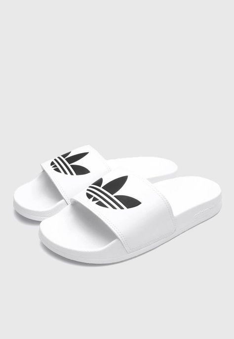 Cute 🙂🥰 Slide Adidas, Adidas Slippers, Outfit Cowok, Best Soccer Shoes, Best Casual Shoes, Ben Silver, Adidas White Shoes, Nike Slippers, Shoe Makeover