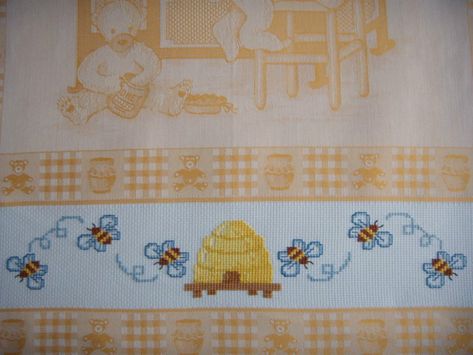 Cross Stitch Kitchen, Bee Honeycomb, Cross Stitch For Kids, Bee Inspired, Cross Stitch Baby, Towel Pattern, Cross Stitch Patterns Christmas, Bee Happy, Cross Stitch Flowers