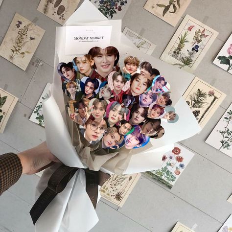 Hyunjin Bouquet, Lee Know Art Draw, K Pop Bouquet, Skz Bouquet, Kpop Photo Ideas, Stray Kids Gift Ideas, Lee Know Birthday, Lee Know Drawing, What The Hell