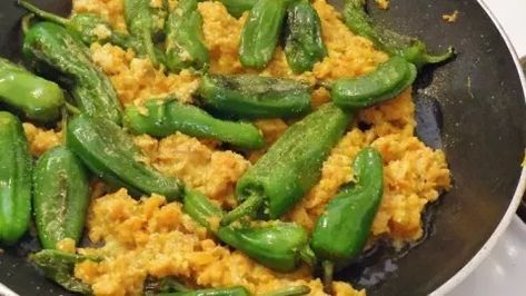 Bratpaprika - gesunder Snack aus Spanien - Rezept | Frag Mutti Green Beans, Tapas, Pizza, Snacks, Green, Pizzas