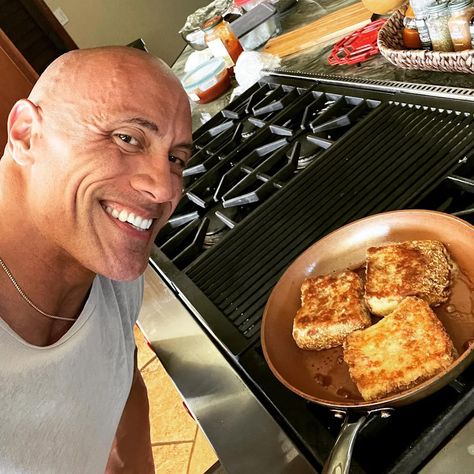 Dwayne Johnson's Wildest Cheat Meals and Recipes That'll Leave You Drooling Homemade Apple Cobbler, Easy Popcorn, Diet Meme, Easy Christmas Candy Recipes, Classic French Toast, Coconut Pancakes, Power Breakfast, Perfect Pancakes, Bacon Burger