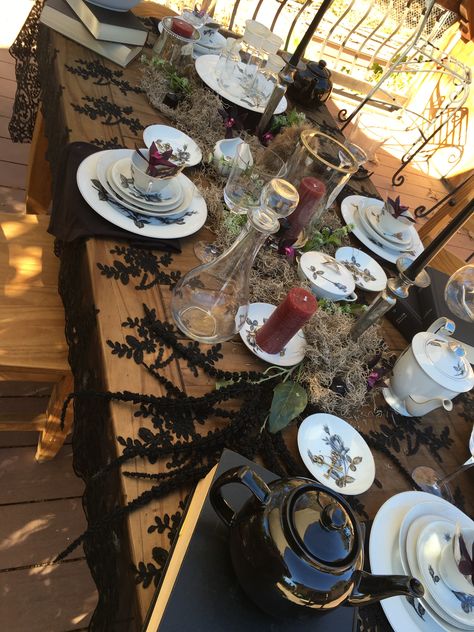 Gothic tea party Gothic Tea Party Aesthetic, Dark Fairy Birthday Party, Gothic Garden Party, Vampire Tea Party, Gothic Brunch, Dark Tea Party Aesthetic, Black And White Tea Party, Dark Tea Party, Goth Tea Party