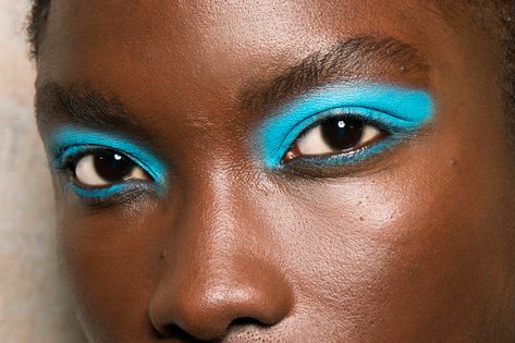 Bright Eyeshadow: How to Wear Colorful Eye Makeup IRL - theFashionSpot Colourful Eyeshadow, Everyday Eyeshadow, Makeup Illustration, Beauty Therapy Room, Bright Eyeshadow, Beauty Video Ideas, Beauty Hacks Nails, Poppy Color, Salon Names