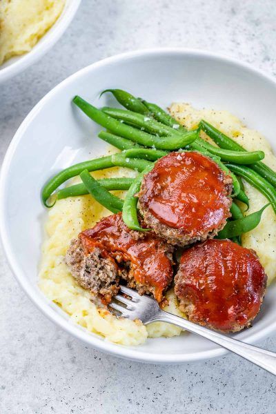 Cheesy Meatloaf Cups Clean Eating Meatloaf, Meatloaf Cups, Cheesy Meatloaf, Cold Weather Comfort Food, Classic Meatloaf Recipe, Clean Food Crush, Food Crush, Clean Food, Awesome Pictures