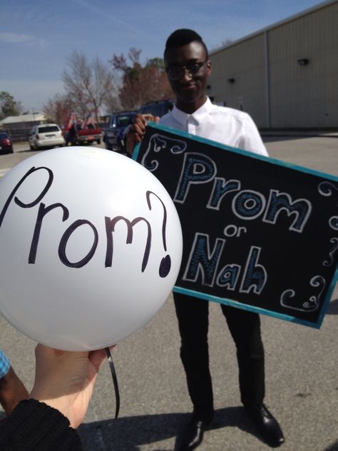 He filled her car with balloons and made this cute sign. It was a really fun promposal. Promposal Ideas, Asking To Prom, Cute Signs, Homecoming, Balloons, Prom