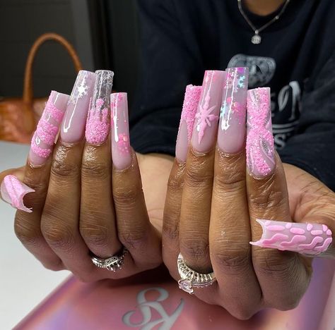 Pink Holiday Nails Acrylic, Christmas Nail Sets Pink, Baddie Christmas Nails Long, Pink Winter Nail Set, Pink Winter Nails Acrylic, Christmas Nails Baddie, Pink Christmas Nails Acrylic Long, Pink Christmas Nails Acrylic, Christmas Baddie Nails