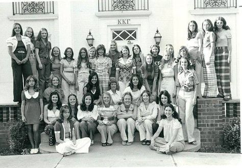 Oklahoma State Kappa Kappa Gamma circa 1974! These ladies were winners of the Dean Patchin Award. Judged on group and individual activities and honors, contribution to the university and to the community, work in promotion promoting fraternal spirit, and unity building programs within the chapter, this award "recognizes the group best exemplifying the Greek tradition of service to the community, university, and fraternity system." Vintage Sorority, Sorority Pictures, Book Journaling, Greek Tradition, Kappa Kappa Gamma, Oklahoma State, Sorority And Fraternity, Vintage Life, Fraternity