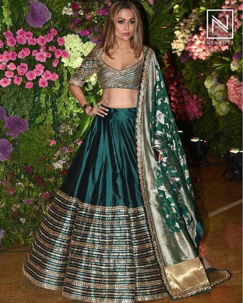 Indian Wedding Outfit Bride, Lengha Blouse Designs, Amrita Rao, Saree Styling, Simple Lehenga, Bridal Sarees South Indian, Indian Outfits Lehenga, Rent Dresses, Lehenga Designs Simple