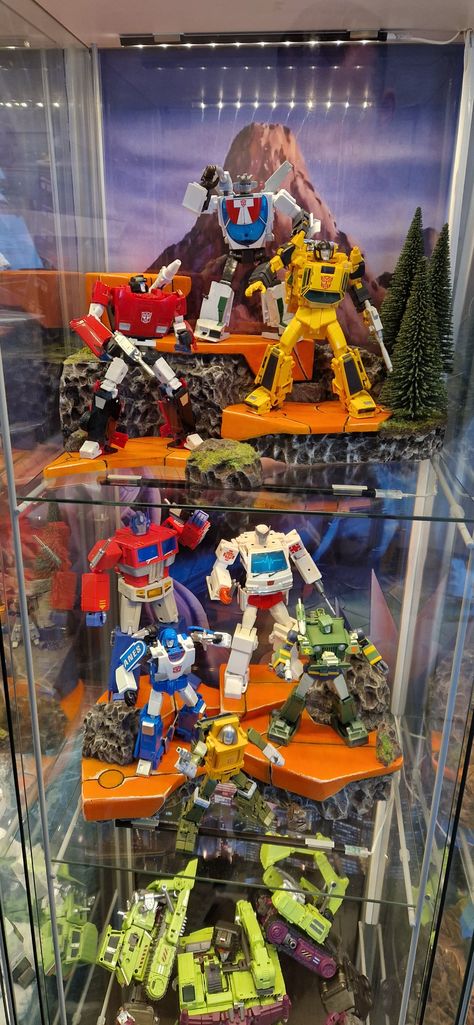 Transformers Collection Display, Transformers Diorama, Transformers Display, Hobby Room Design, Toy Collection Display, Comic Room, Awesome Toys, Collection Displays, Figurine Display