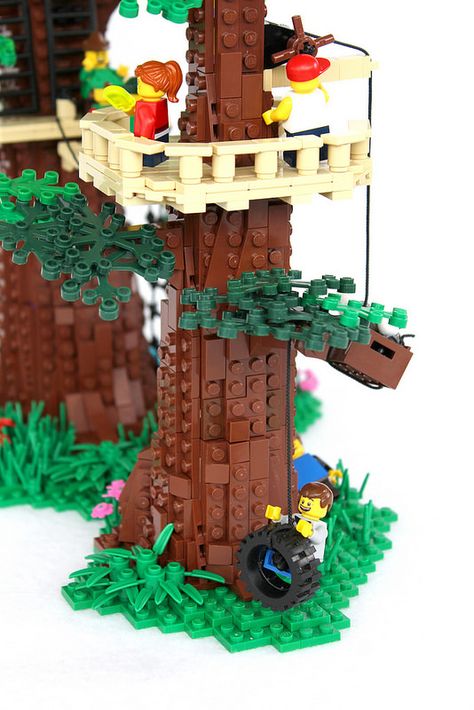 Not just a tree house, but a LEGO tree fort | The Brothers Brick | The Brothers Brick Lego Tree House, Build A Tree House, Hangout Area, Lego Camp, Lego Tree, Contemporary Architecture Residential, Green Roof Building, Rope Bridge, Tree Fort