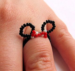 Minnie Mouse Gifts, Blue Sapphire Wedding Ring, Fe Gifts, Flower Wedding Ring, Sapphire Wedding Rings, Minnie Mouse Ears, Disney Diy, Disney Jewelry, Disney Crafts