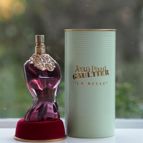 Jean Paul Gaultier La Belle, Perfume Jean Paul, Fragrance Lab, Perfume Organization, Fragrances Perfume Woman, Perfume Collection Fragrance, Skincare Cosmetics, Belle Beauty, Perfume Scents