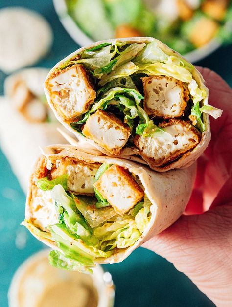 Made with a creamy vegan Caesar dressing and crispy tofu, this Vegan Chicken Caesar Wrap recipe has become our go-to lunch! Beach Lunch Ideas, Chicken Caesar Wrap Recipe, Caesar Salad Wrap, Caesar Wrap, Vegan Caesar Dressing, Tofu Wraps, Chicken Caesar Wrap, Caesar Chicken, Vegan Caesar