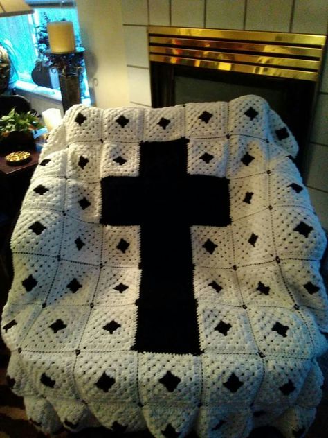 Cross crochet granny squares blanket Crochet Cross Blanket Pattern Free, Cross Crochet Blanket, Christian Crochet Patterns, Crochet Cross Blanket, Prayer Blankets, Christian Crochet, Crocheted Cross, Granny Squares Blanket, Paw Crochet