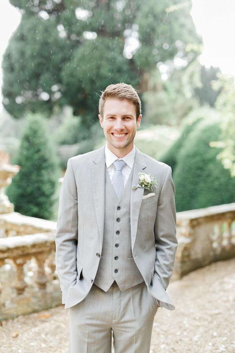 Fifty Shades Of Grey Wedding, Shades Of Grey Wedding, Wedding Suit Ideas, Grey Wedding Suit, Groom Trends, Light Gray Wedding, Grooms Outfit, Three Piece Suits, Groomsmen Grey