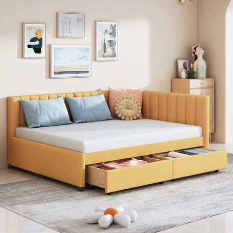 This daybed is made of selected linen fabrics in elegant beige, gray, pink and yellow. It has a backrest and two armrests. This classic design day bed adopts a semi-closed design concept. Linen fabric is dirt-resistant and wear-resistant, and equipped with two movable drawers or trundle, which is functional and beautiful. It is elegant and suitable for any home decoration. The bed frame is made of solid MDF and particle board, providing a dense and strong support. The construction ensures a life Corner Daybed Full Size, Day Bed Queen Bed, Full Size Day Bed Ideas, Full Corner Bed, Trundle Beds For Small Rooms, Corner Bed With Storage, Daybed And Office Room Ideas, Bed And Couch In One Room, Guest Bedroom Nursery Combo