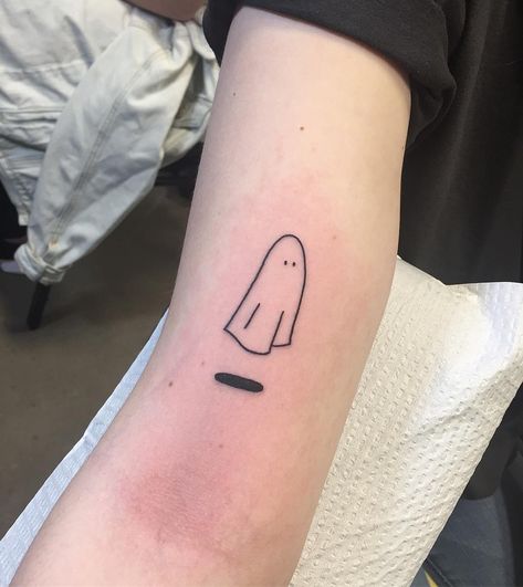 Follow @TATTOOWONDERLAND on Pinterest for more!!  Tiny ghost tattoo Tiny Ghost, Tato Minimal, Tato Henna, Tattoo Line, Ghost Tattoo, Tiny Tattoo, Poke Tattoo, Aesthetic Tattoo, Small Tattoo Designs