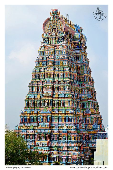 Meenakshi temple is glorious temple most iconic and popular one in South India and many festival was held in this temple. Bagath Singh, Muslim Temple, South Temple, Meenakshi Temple, Rock Temple, Art Journal Challenge, Indian Temple Architecture, Temple Photography, Famous Monuments